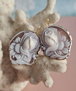 orecchini pendenti in argento 925 placcato oro con cammei con fiori in rilievo incisi dalla conchiglia sardonica a torre del greco