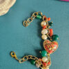 Bracciale a Catena con Agata Verde, Perle, Corallo e Cuore in Ceramica di Caltagirone