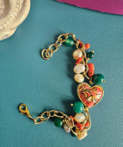 Bracciale a Catena con Agata Verde, Perle, Corallo e Cuore in Ceramica di Caltagirone