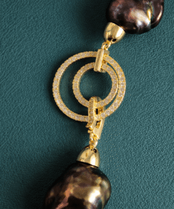 Alternative view of Collana Girocollo con Perle Barocche Nere e Chiusura Gioiello in Argento 925