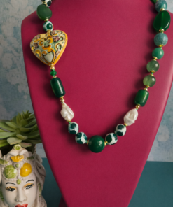 Collana Siciliana con Pietre Naturali Verdi e Cuore in Ceramica di Caltagirone