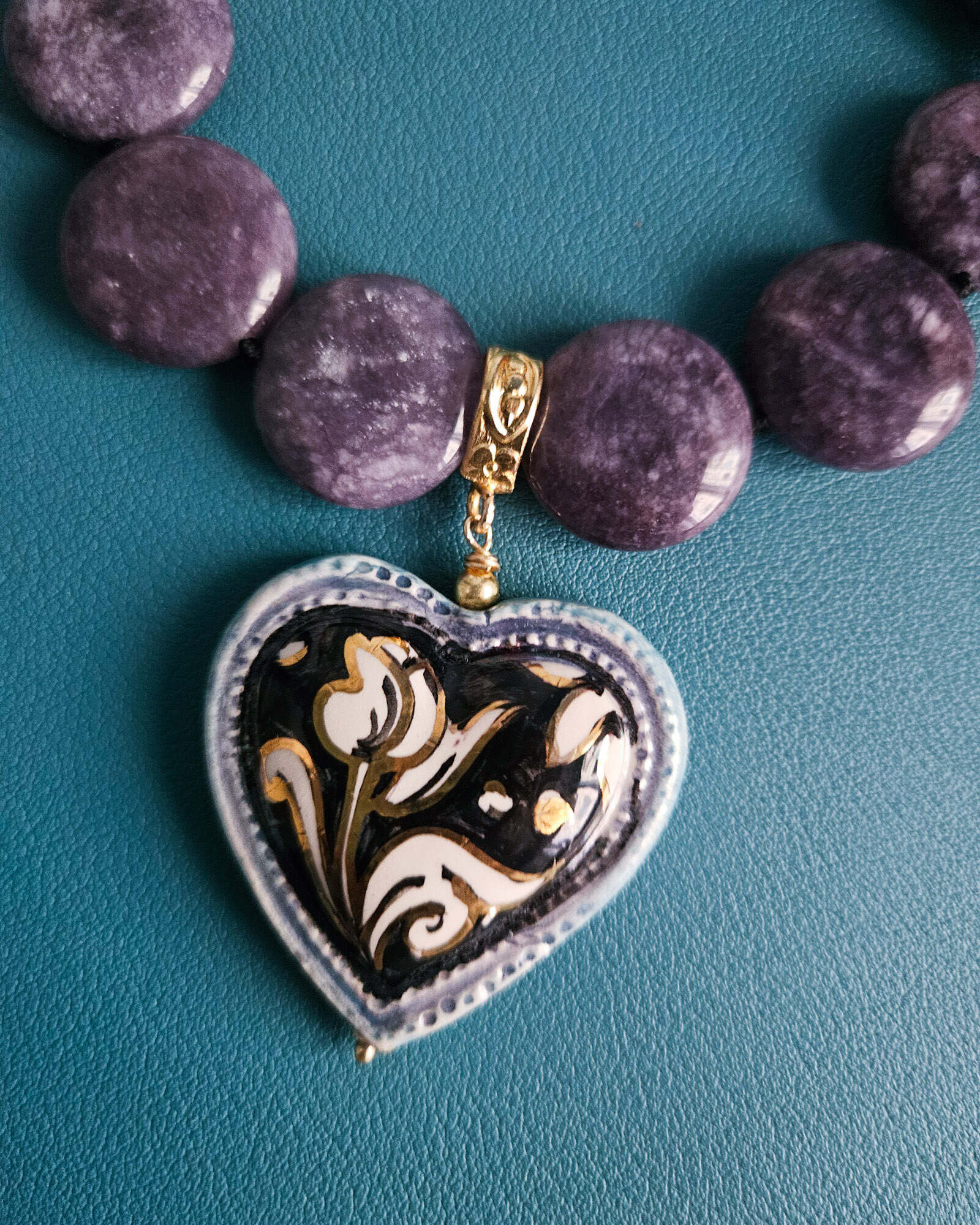 Collana Decollete con Agata Fuoco, Lepidolite e Ceramica di Caltagirone 3