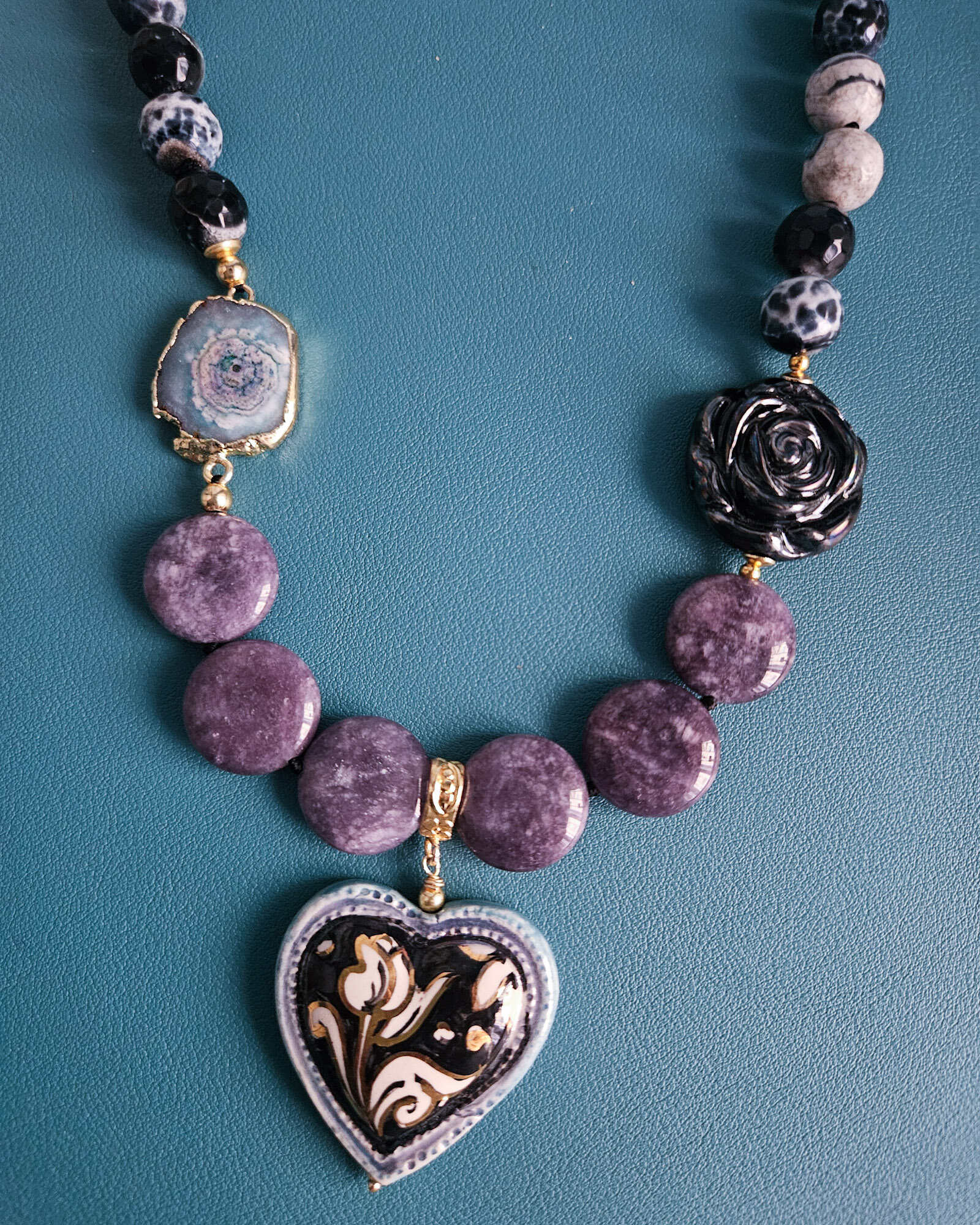 Collana Decollete con Agata Fuoco, Lepidolite e Ceramica di Caltagirone 7