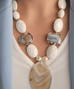 Alternative view of Collana Décolleté con Perle, Agata Bianca e Calcedonio