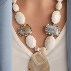 Collana Décolleté con Perle, Agata Bianca e CalcedonioCollana Décolleté con Perle, Agata Bianca e CalcedonioCollana Décolleté con Perle, Agata Bianca e CalcedonioCollana Décolleté con Perle, Agata Bianca e Calcedonio