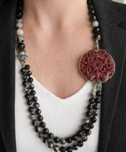 Alternative view of Collana Doppia con Agata del Madagascar Nera e Giada Burma Rosso Porpora