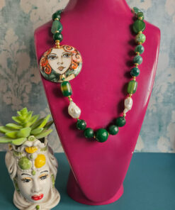 Collana Siciliana con Pietre Verdi e Ceramica di Caltagirone Dipinta a Mano
