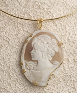 Alternative view of Collana Girocollo Rigida con Cammeo Volto Scolpito dalla Conchiglia a Torre del Greco