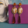 Orecchini a goccia in Argento 925 Placcato Oro con Ambra Cognac e Cammeo Scolpito dalla Conchiglia Corniola