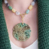collana decollete con pietre naturali burattate e ciondolo giada burma verde