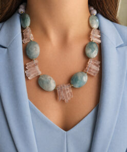 Alternative view of Collana Decollete con Calcedonio, Acquamarina e Frange di Quarzo Rosa