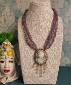 Collana Quattro Fili con Ametista e Cammeo Scolpito dalla Conchiglia