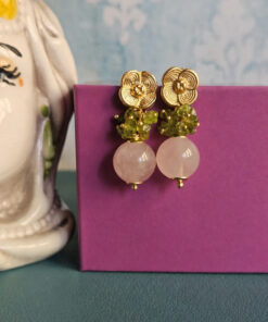 Orecchini Pendenti a fiore con Peridoto e Chips di Quarzo Rosa