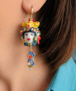 Alternative view of Orecchini Pendenti con Teste di Moro in Ceramica di Caltagirone Dipinta a Mano e Cristalli Swarovski