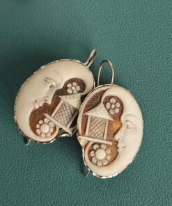 Alternative view of Orecchini Pendenti in Argento 925 con Cammei di Torre del Greco Scolpiti dalla Conchiglia Sardonica