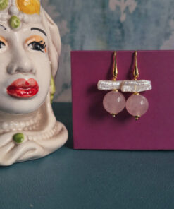 Orecchini con Quarzo Rosa e scaglie di perle