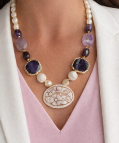 Collana Décolleté con Perle, Ametista e Cammeo Scolpito dalla Conchiglia