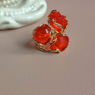 anello triplo con occhio di gatto rosso