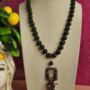 Collana in pietra lavica con mattonella in ceramica di caltagirone