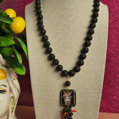 Collana in pietra lavica con mattonella in ceramica di caltagirone