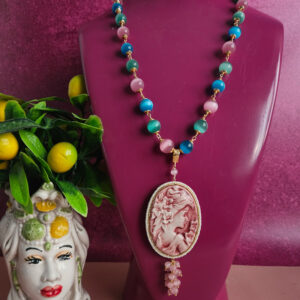 Collana a catena con occhio di gatto colorato e cammeo in ceramica di caltagirone