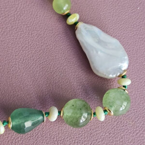 collana girocollo con giada verde perle piatte e stella marina in ceramica di caltagirone