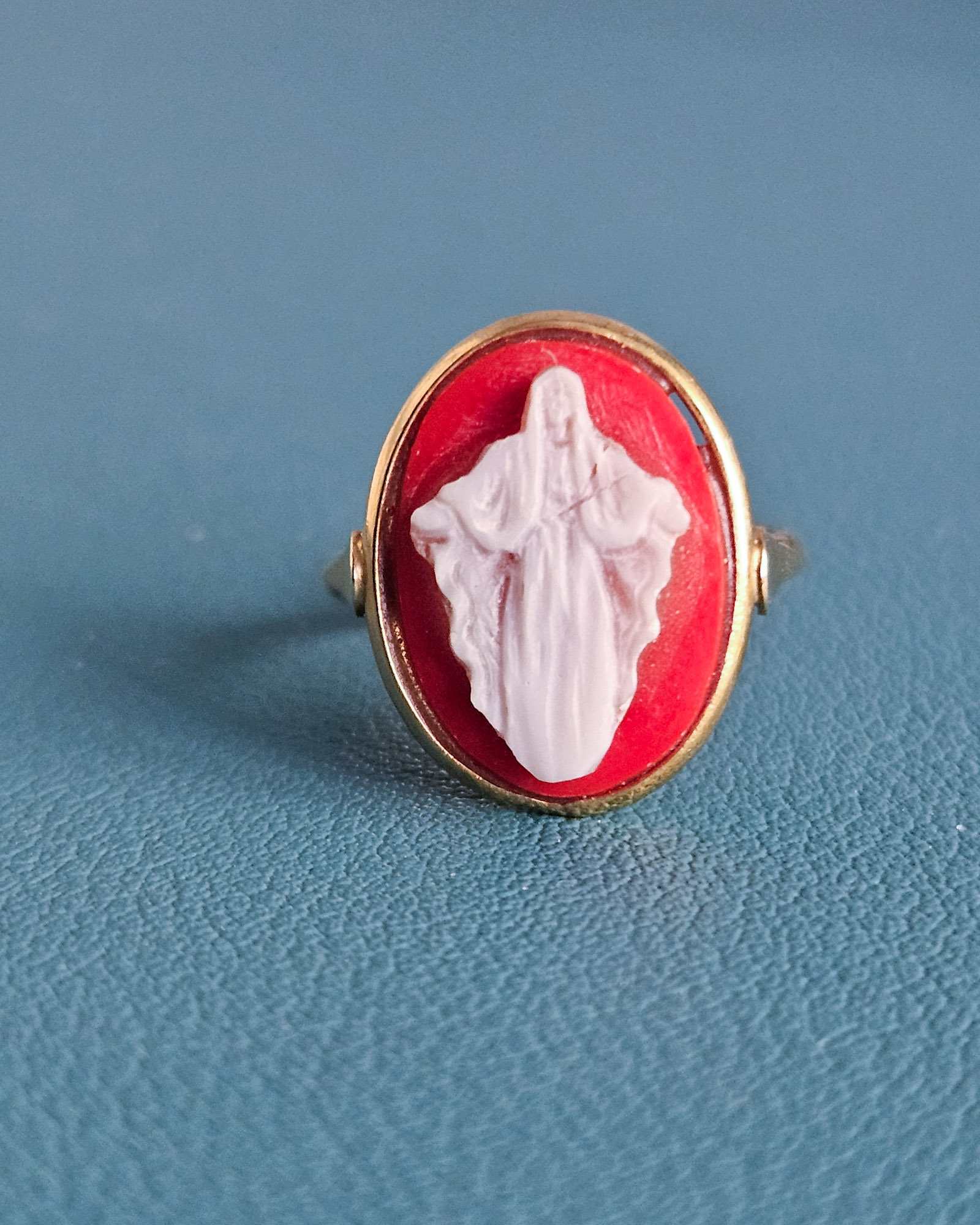 Anello Ovale in Argento 925 Placcato Oro con Cammeo Madonnina Scolpito dalla Conchiglia Sardonica 2