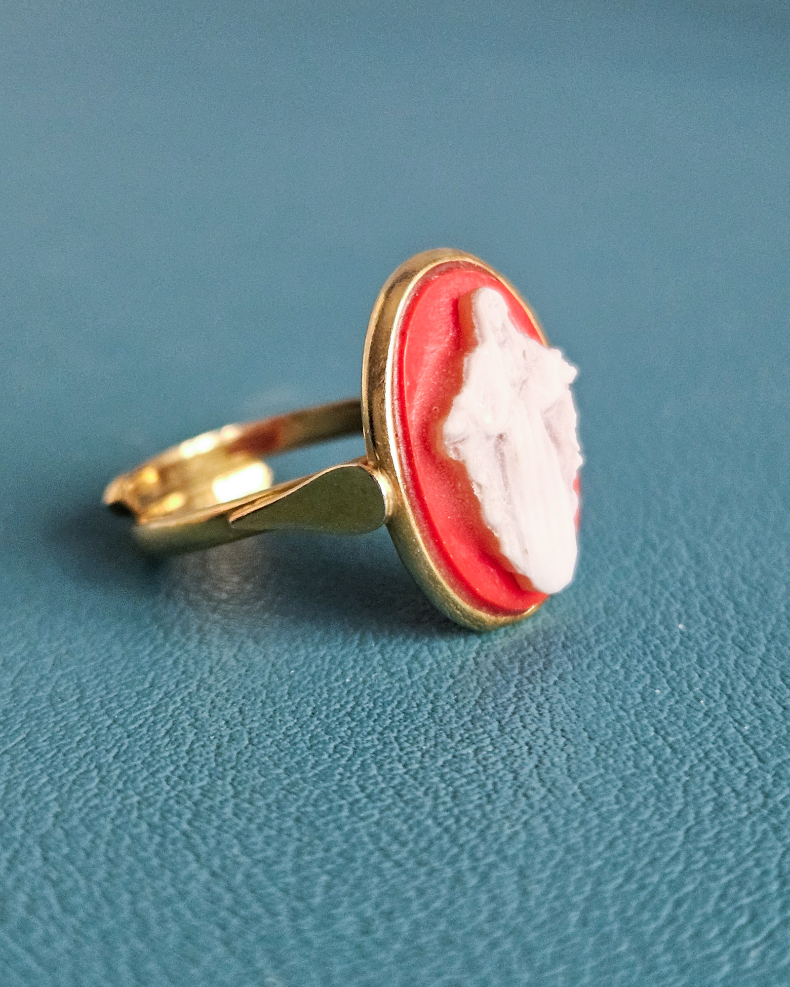 Anello Ovale in Argento 925 Placcato Oro con Cammeo Madonnina Scolpito dalla Conchiglia Sardonica 3