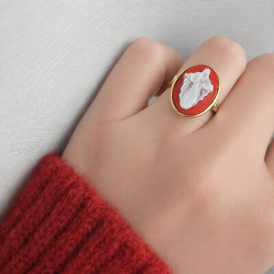Anello Ovale in Argento 925 Placcato Oro con Cammeo Madonnina Scolpito dalla Conchiglia Sardonica