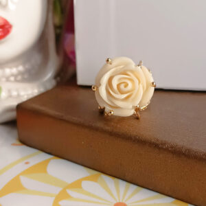 Anello con rosa bianca
