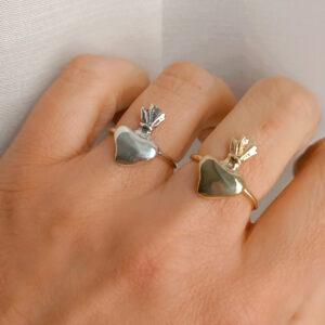 Anello in argento 925 con cuore sacro centrale 10