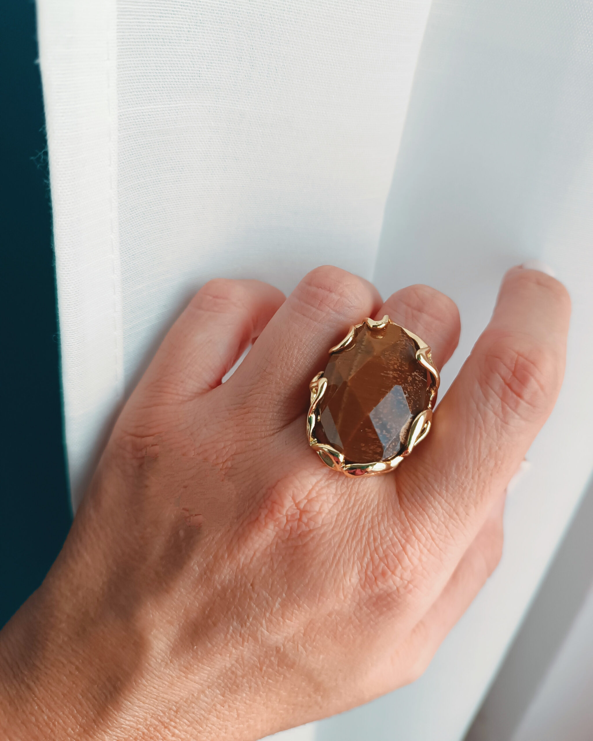Anello ovale con pietra occhio di tigre 2
