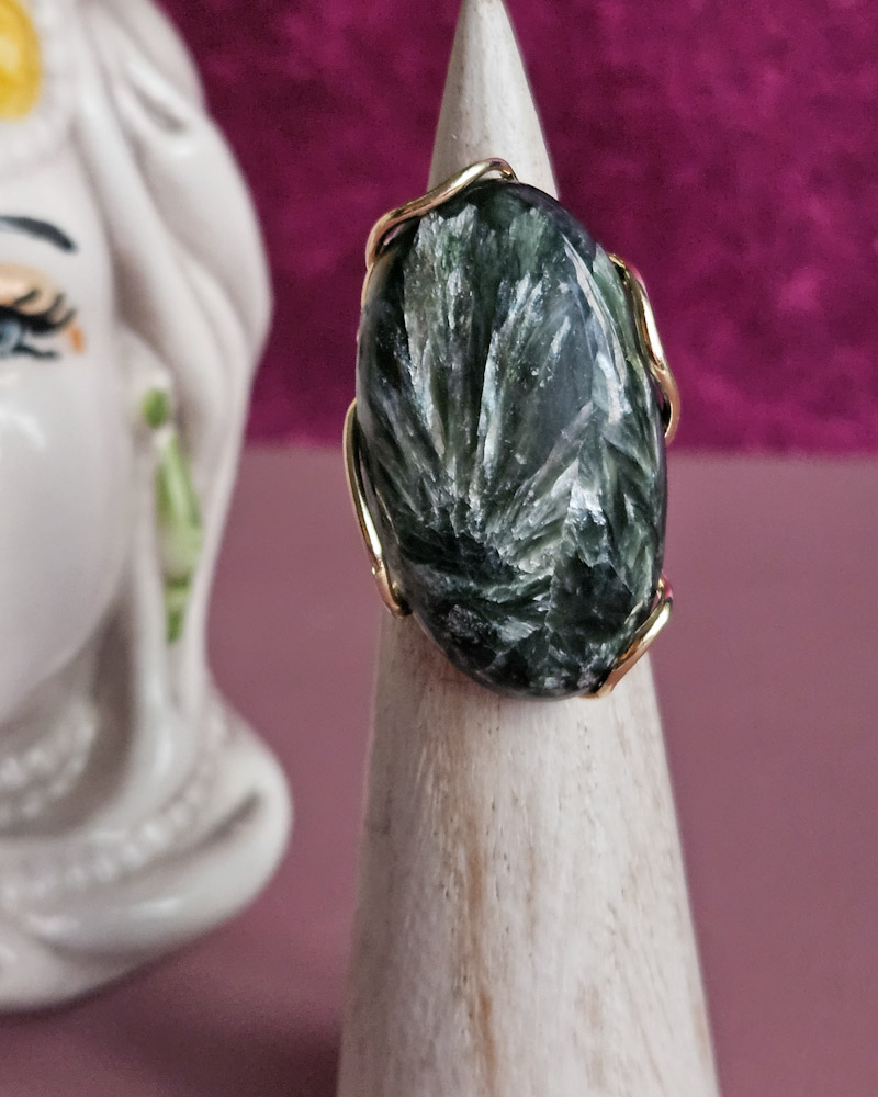 Anello ovale con serafinite 3