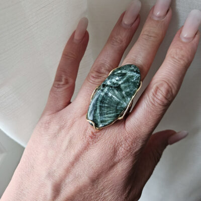 Anello ovale con serafinite