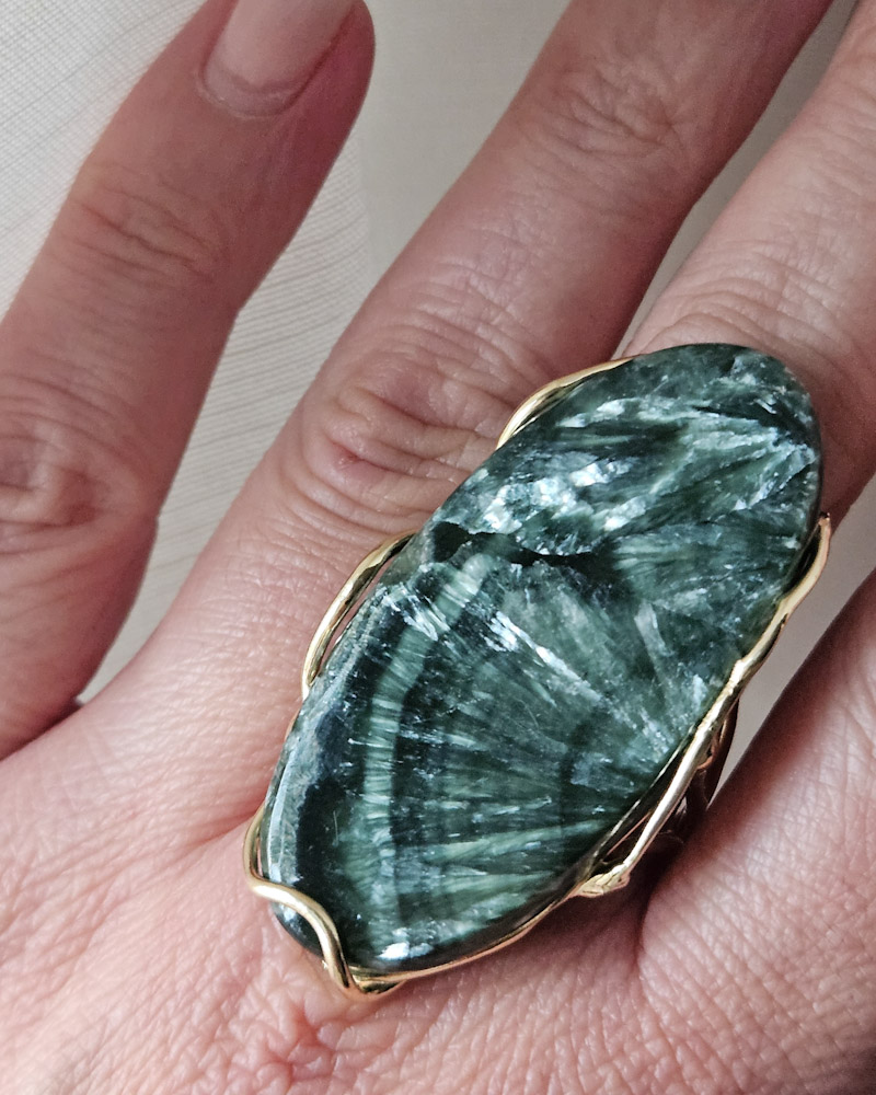 Anello ovale con serafinite 5
