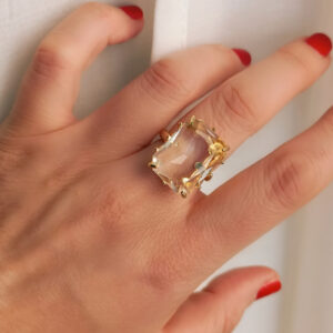 Anello rettangolare con cristallo trasparente 3