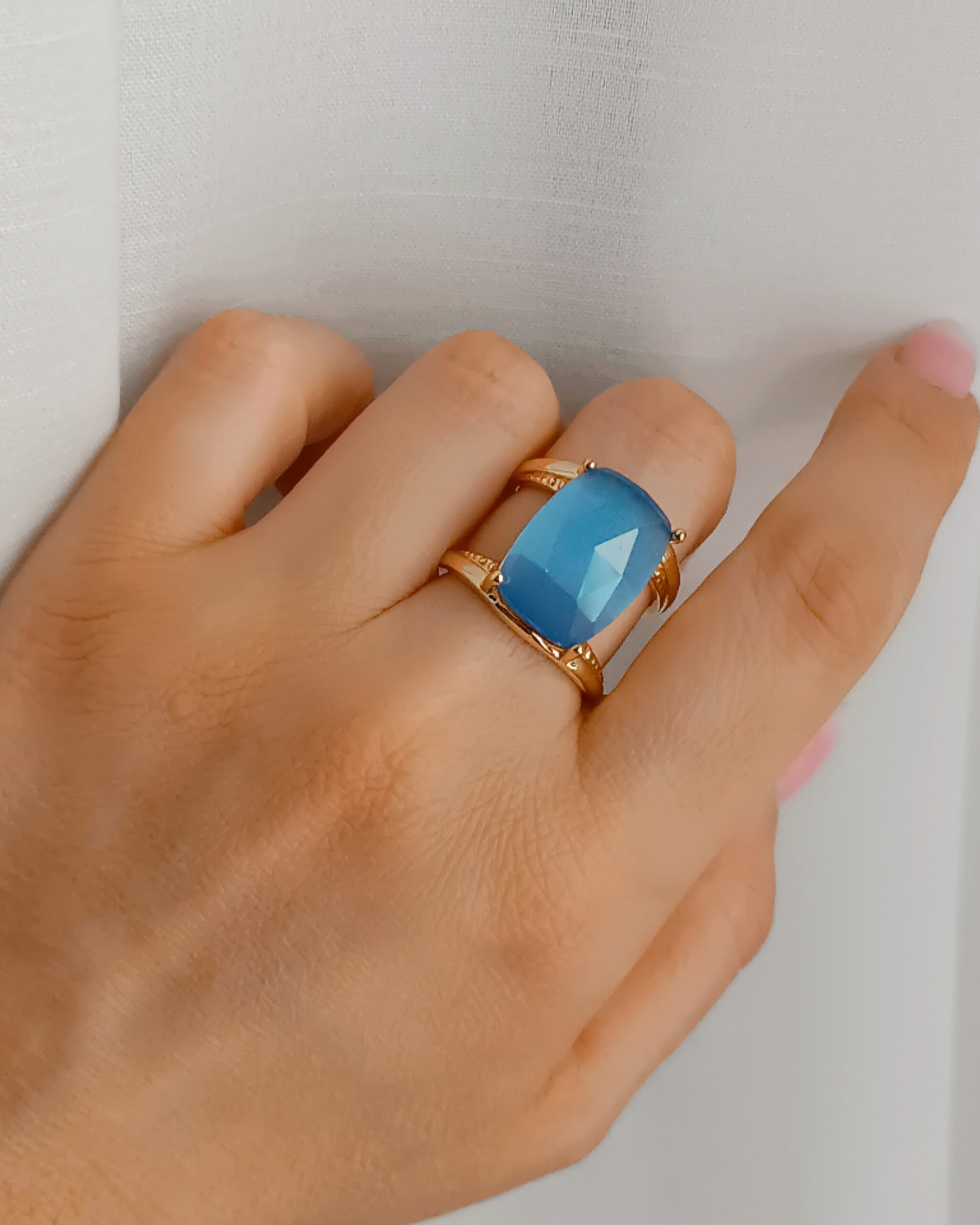 Anello rettangolare con occhio di gatto blu Anello rettangolare con occhio di gatto blu