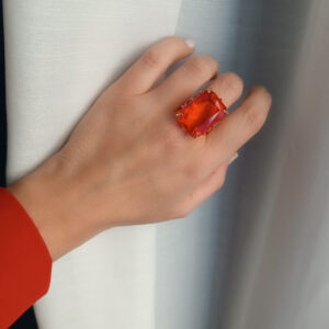 Anello rettangolare dove lo metti sta con cristallo rosso 5