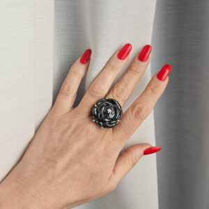Anello rosa ceramica nera