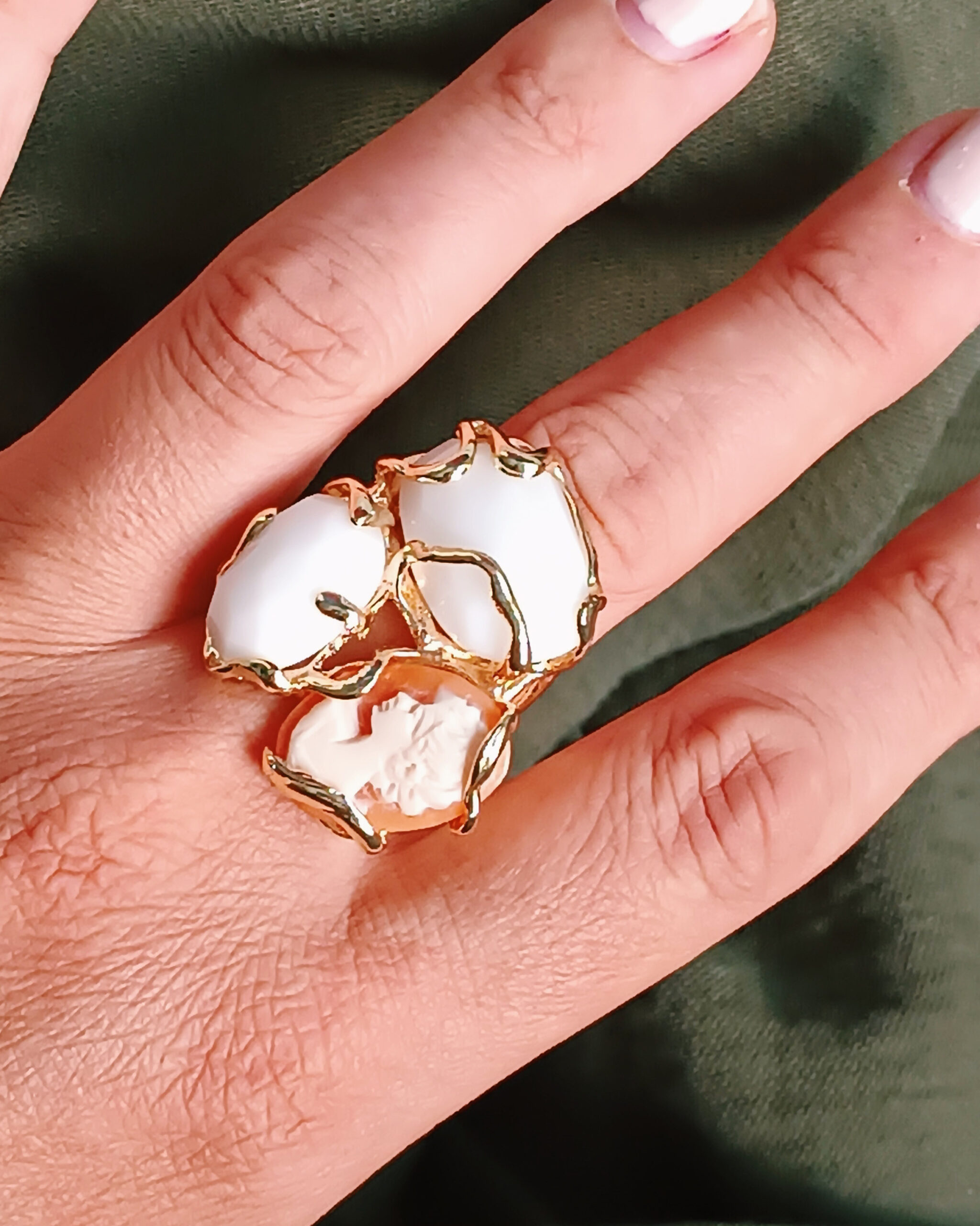 Anello triplo con agata bianca e cammeo conchiglia di torre del greco 2