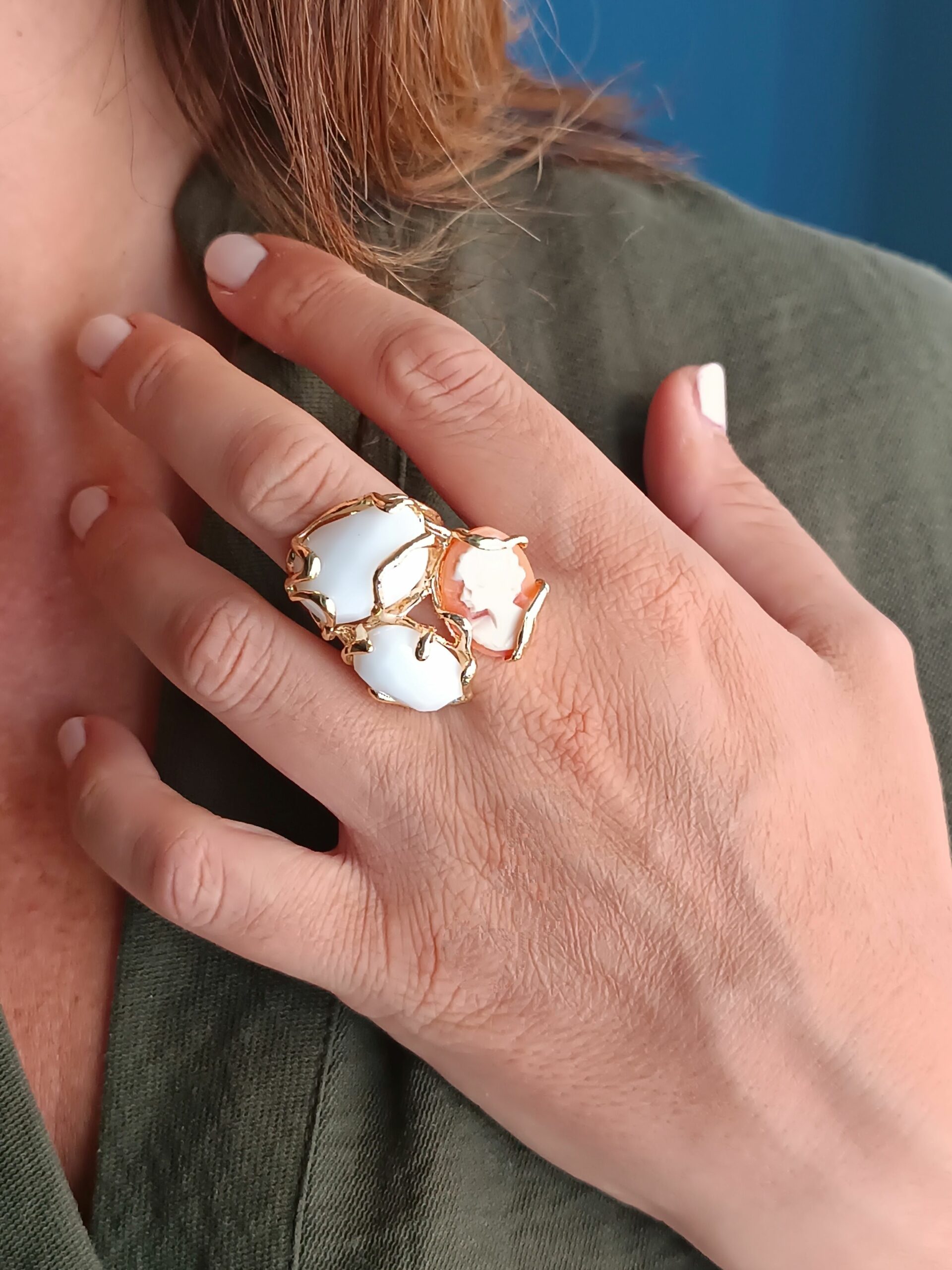 Anello triplo con agata bianca e cammeo conchiglia di torre del greco Anello triplo con agata bianca e cammeo conchiglia di torre del greco