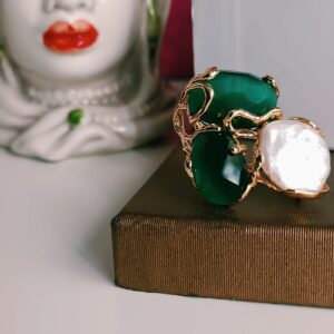 Anello triplo con occhio di gatto verde e perla barocca piatta 5
