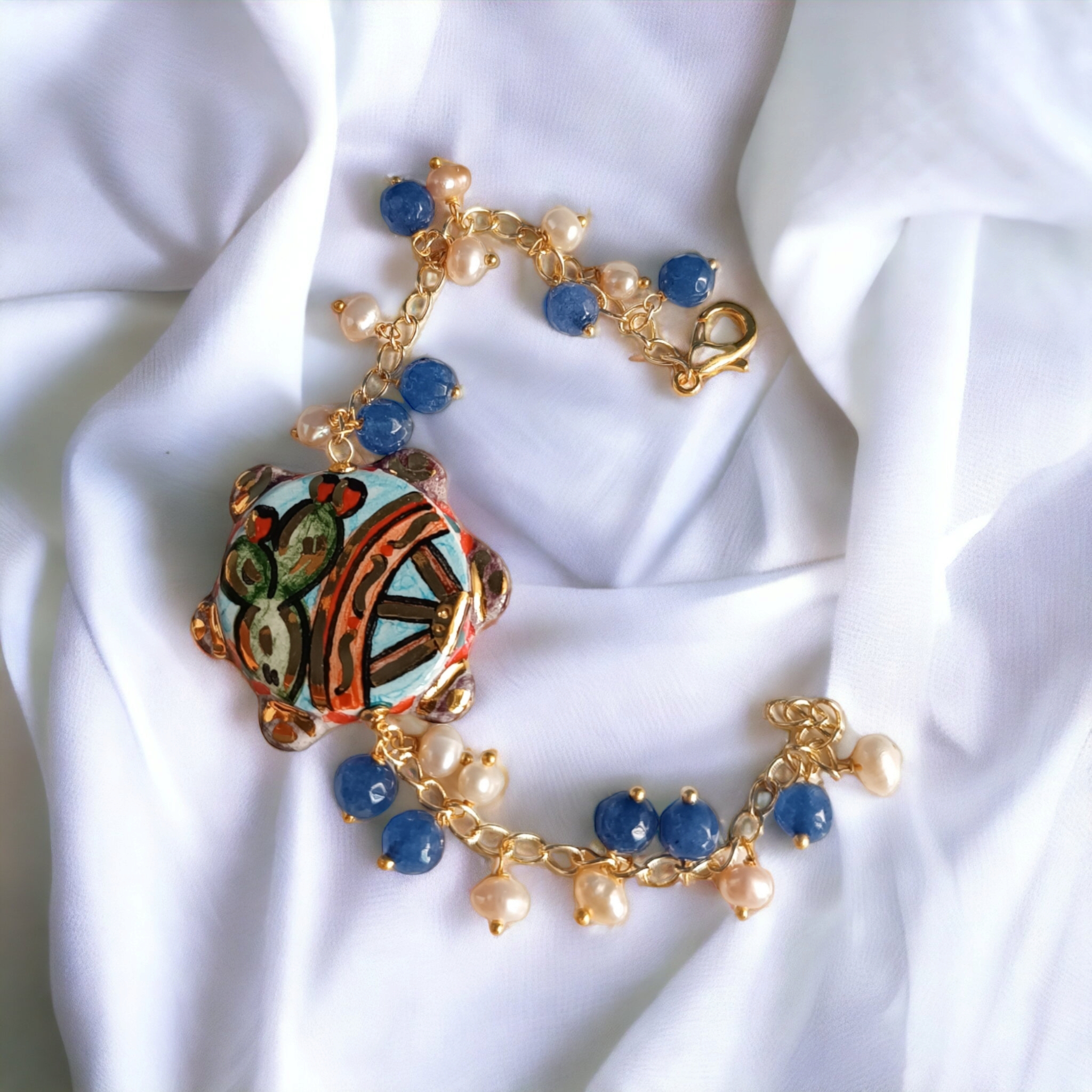 Bracciale a catena con pietre colorate e tamburello in ceramica di caltagirone 1