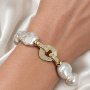 Bracciale con Perle Barocche Bianche e Chiusura Gioiello in Argento 925 e Zirconi