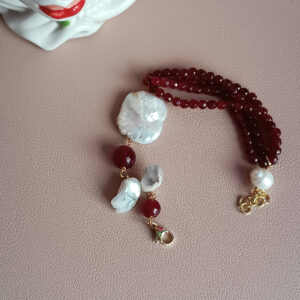 Bracciale multifilo con Agata borgogna e perle barocche 2
