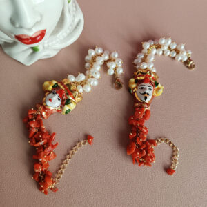Bracciale perle di fiume e corallo naturale rosso con testa di moro in ceramica di caltagirone 2
