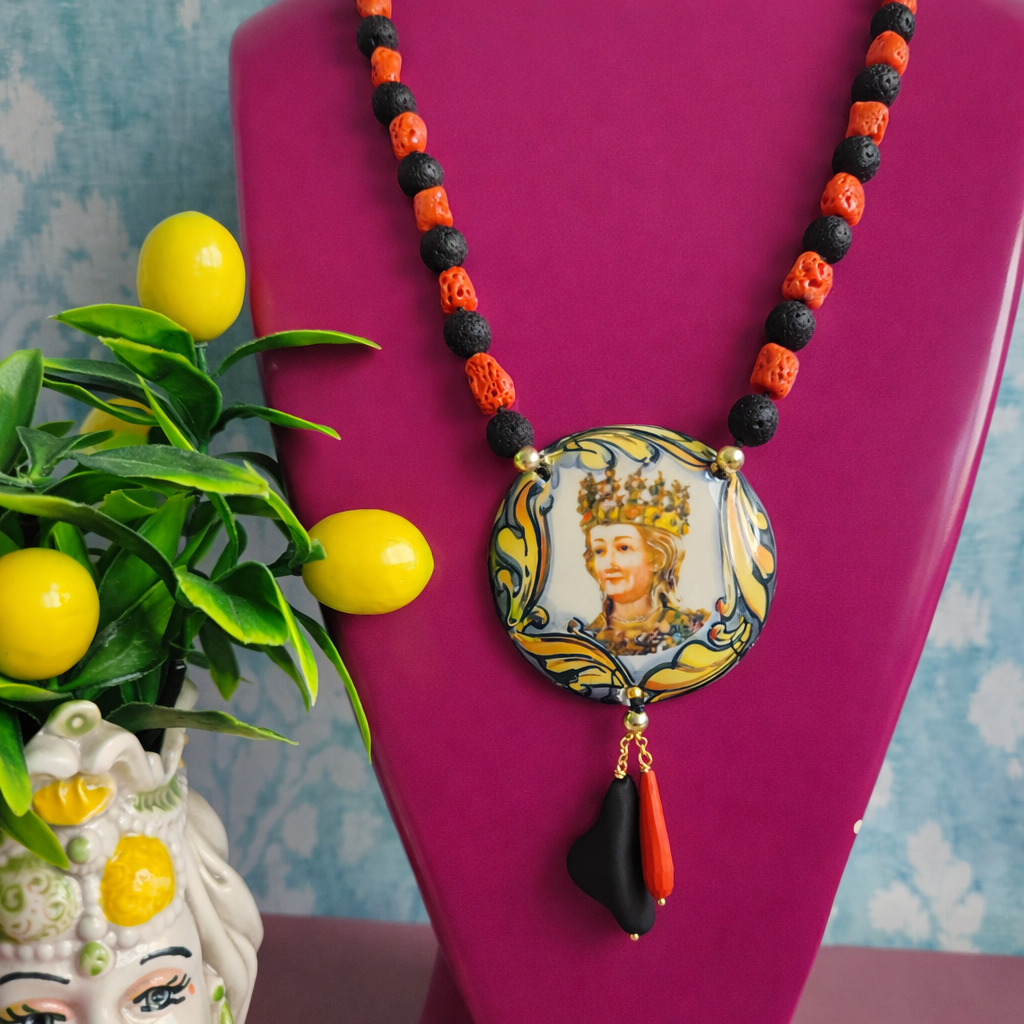 collana siciliana con pietra lavica e corallo rosso e ceramica di caltagirone con sant'agata dipinta a mano