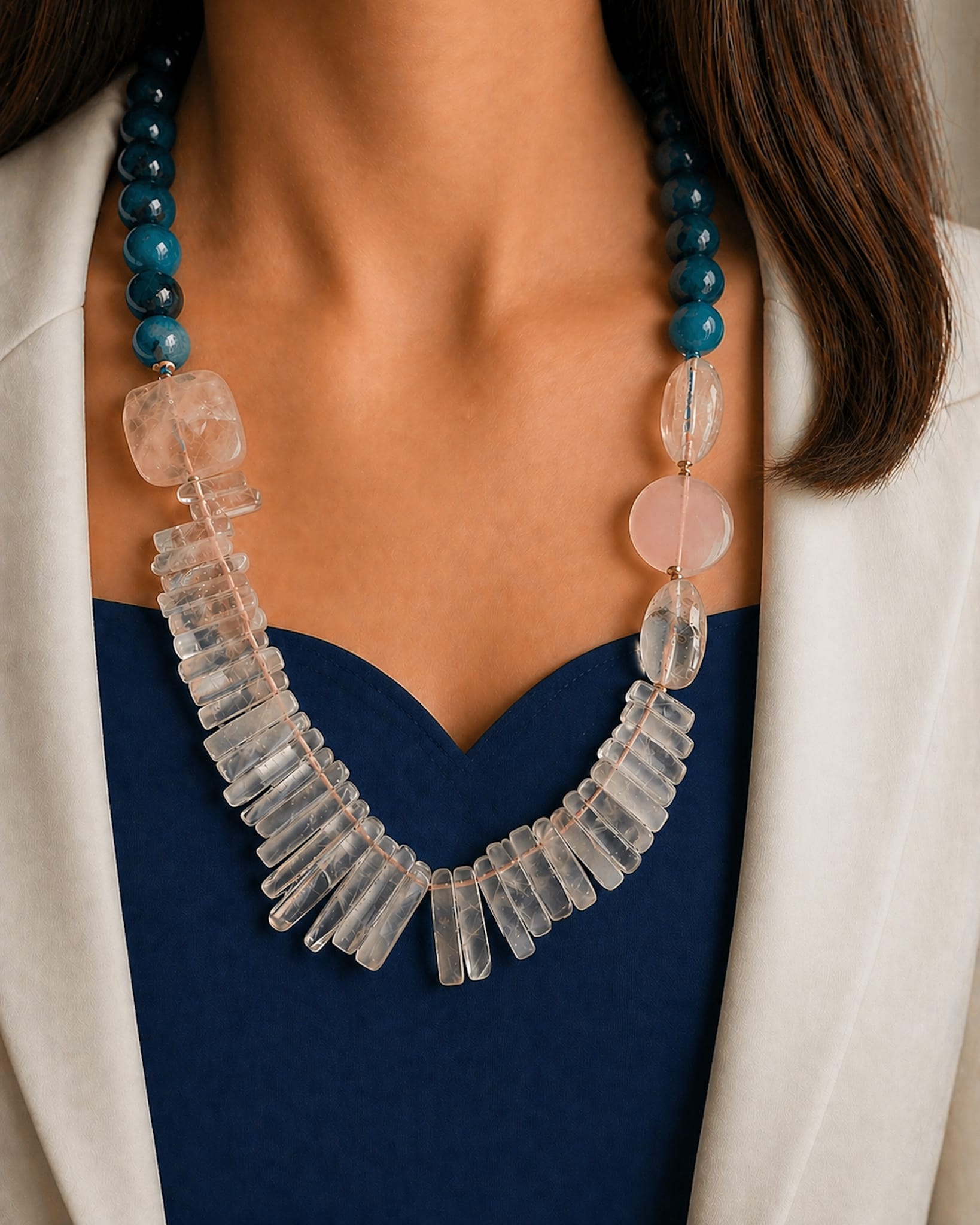 Collana Decollete con Apatite e Frange di Quarzo Rosa Collana Decollete con Apatite e Frange di Quarzo Rosa