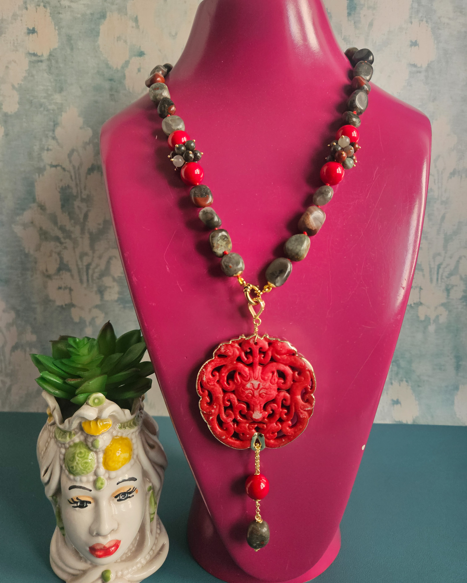 Collana Decollete con Burattate di Bloody Jasper e Ciondolo Giada Burma Rossa 1
