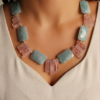 Collana Decollete con Calcedonio, Acquamarina e Frange di Quarzo Rosa